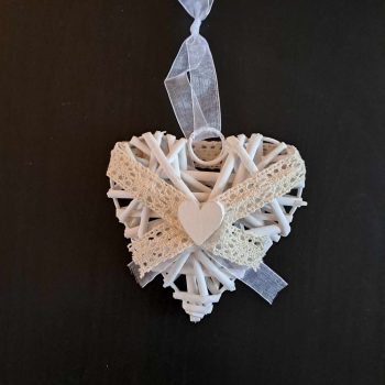 Rattan szív csipkével - 13 cm
