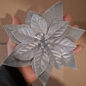 Textil mikulásvirág csattal